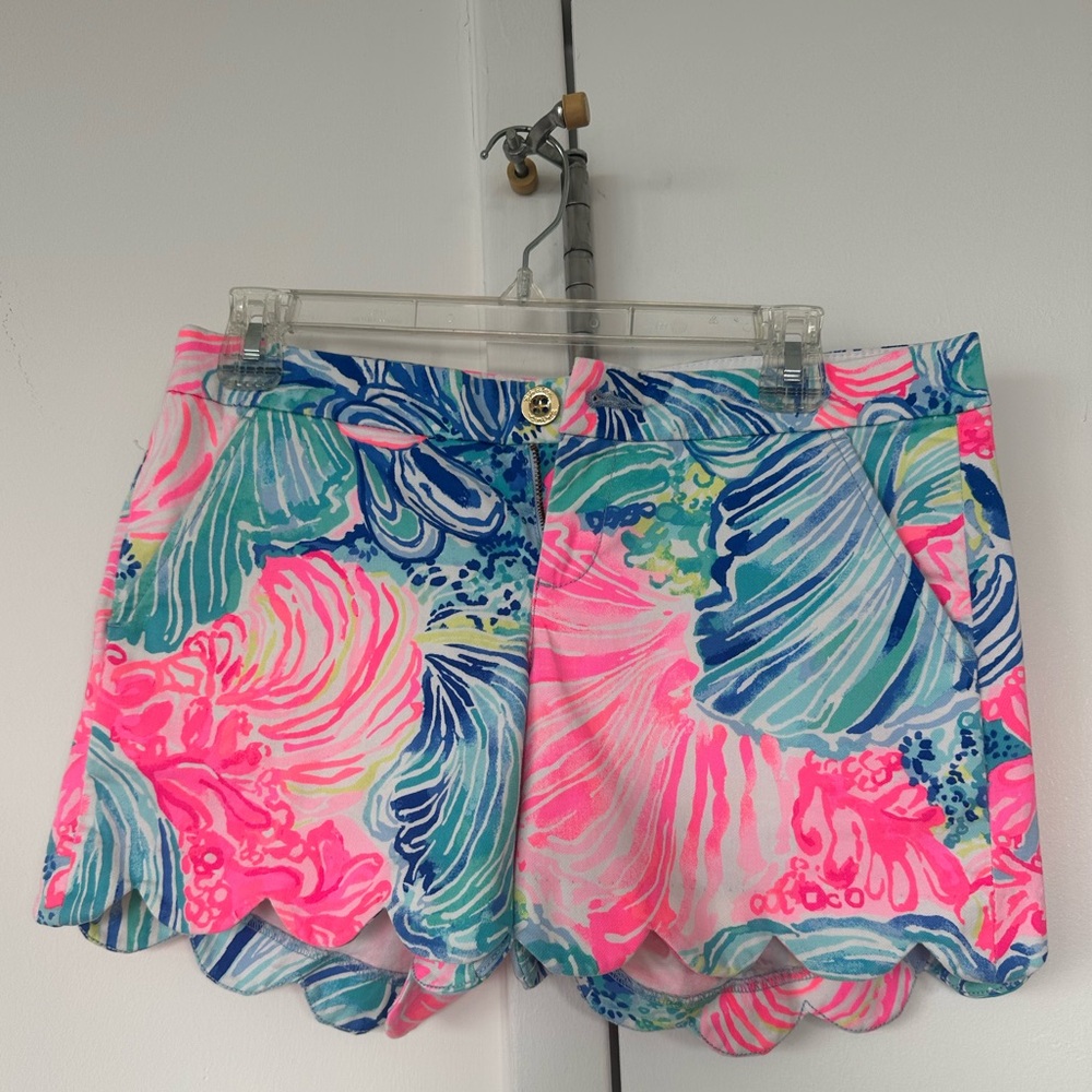 Lilly Pulitzer scallop edge shorts, size 2